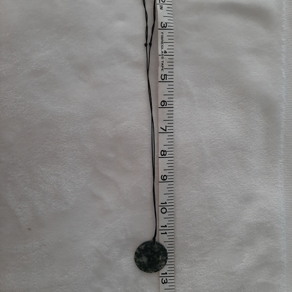 Jade necklace - Picture 2 of 3